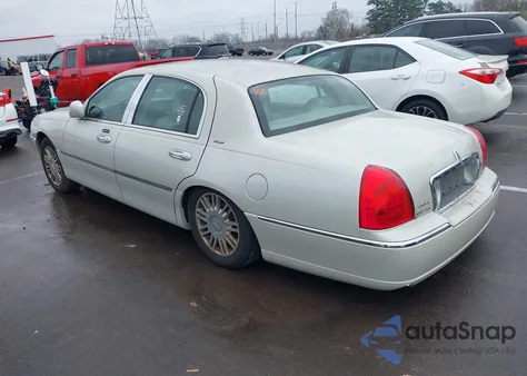 2006 Lincoln Town Car Designer Series z USA, uszkodzony, nr VIN 1LNHM83V66Y614960